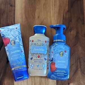 Bath & Body Works Snow White Bath Set - New. Full Size